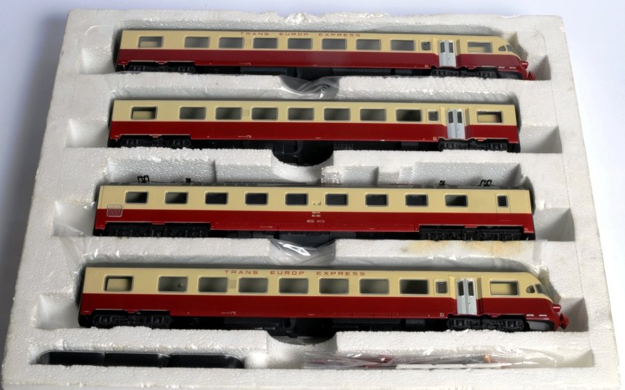 イタリア製Lima TEE 機関車と食堂車GRIL EXPRESS客車セット イタリア製